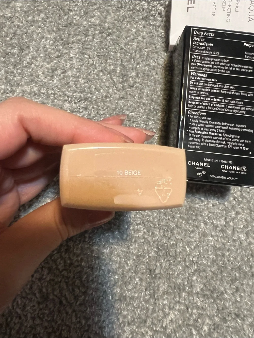 CHANEL Vitalumière Aqua Sunscreen Makeup - 10 Beige